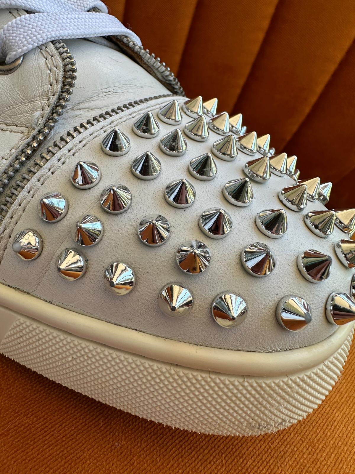 Christian Louboutin Louis Spikes - High-Top Sneakers - Wit/Zilver