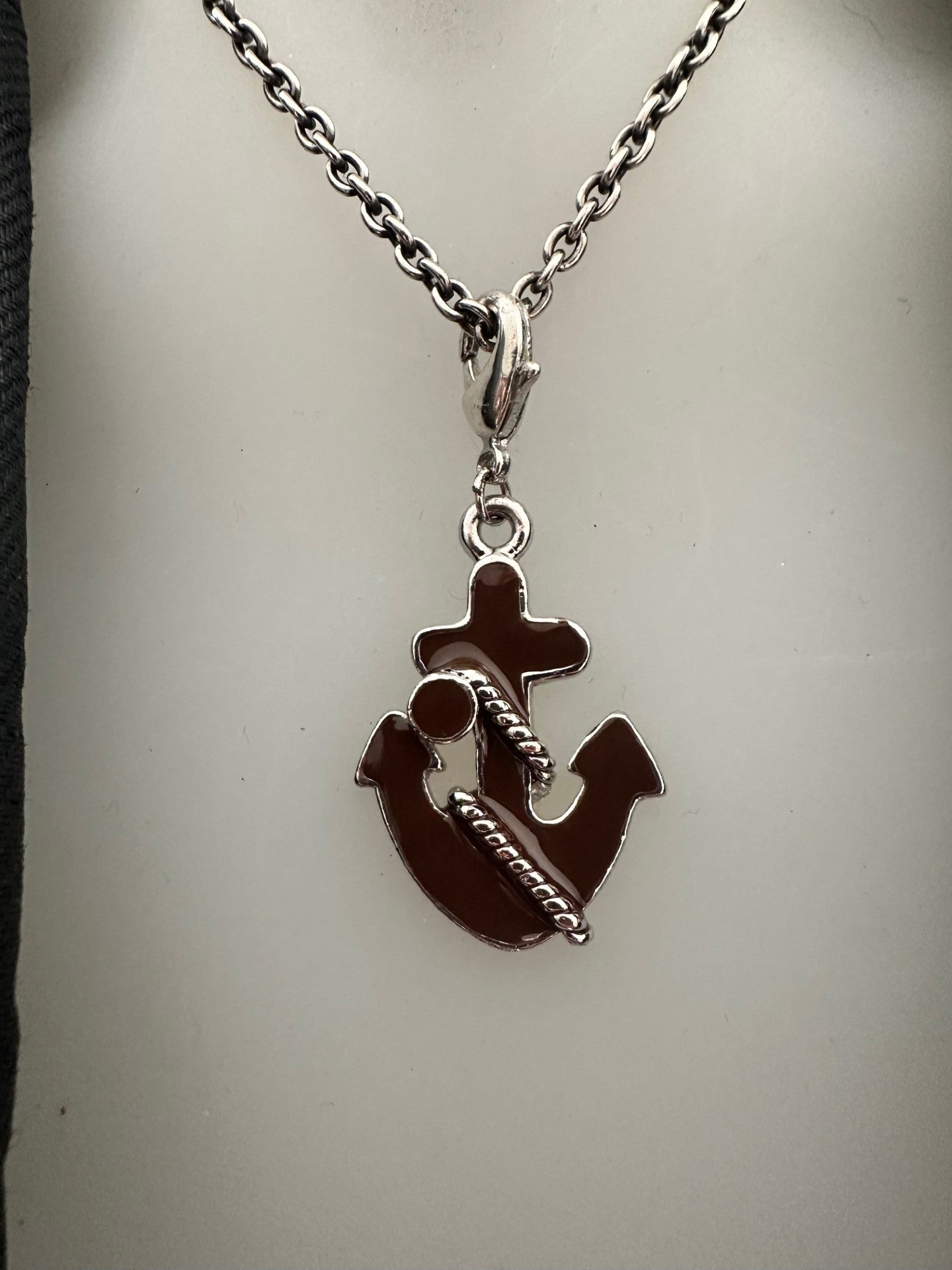 “Faith, Hope & Love” Anchor Necklace – Vintage Symbolism in Enamel & Silver Tone