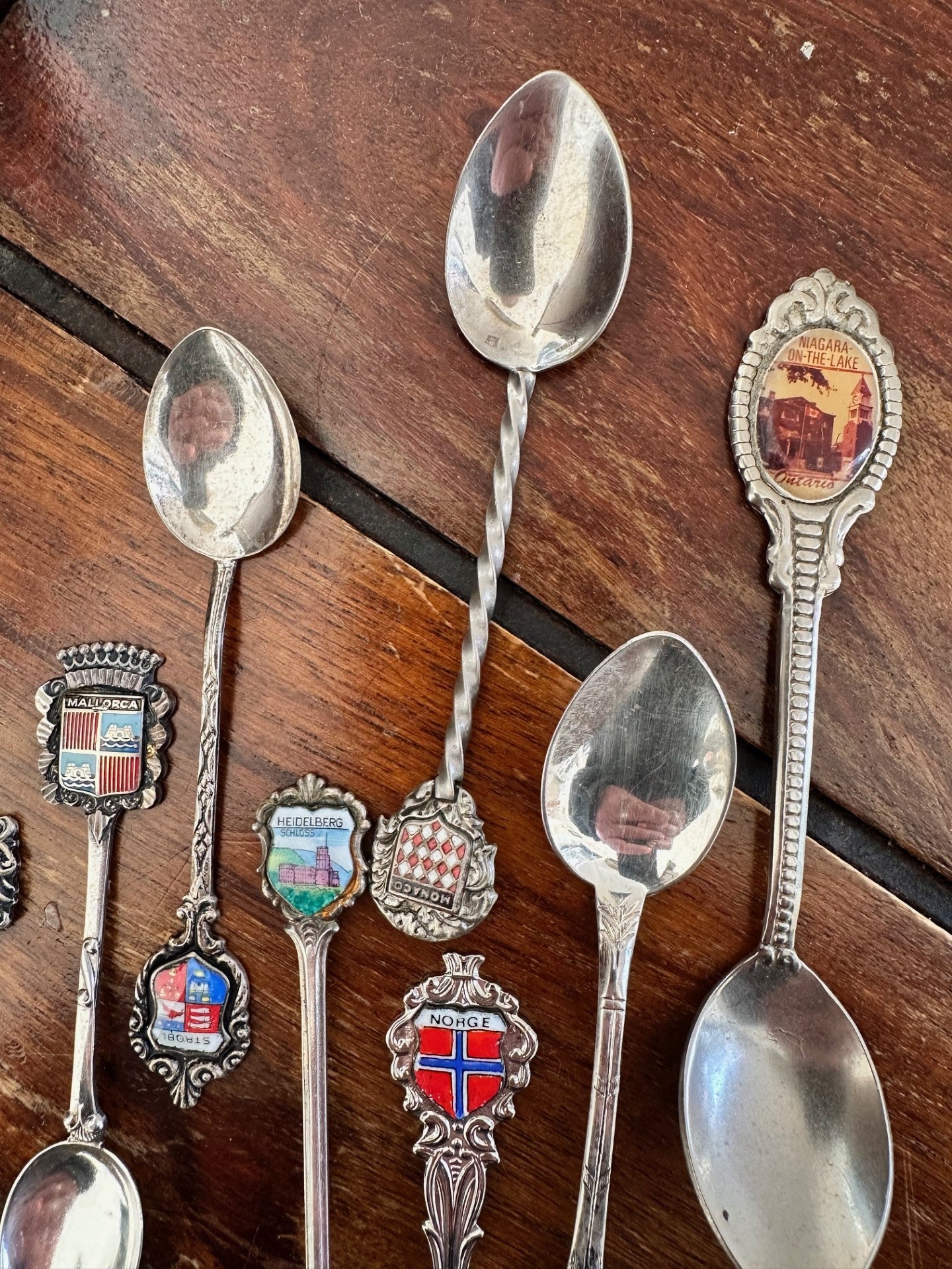 Worldwide Souvenir Spoon Collection – Set of 10 Vintage Collector Pieces