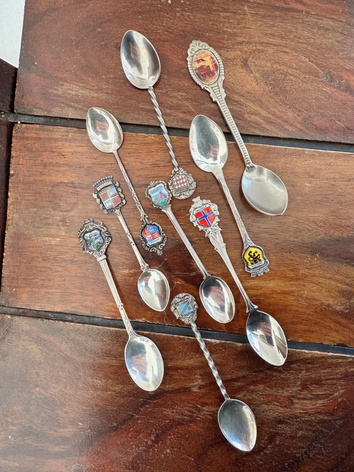 Worldwide Souvenir Spoon Collection – Set of 10 Vintage Collector Pieces