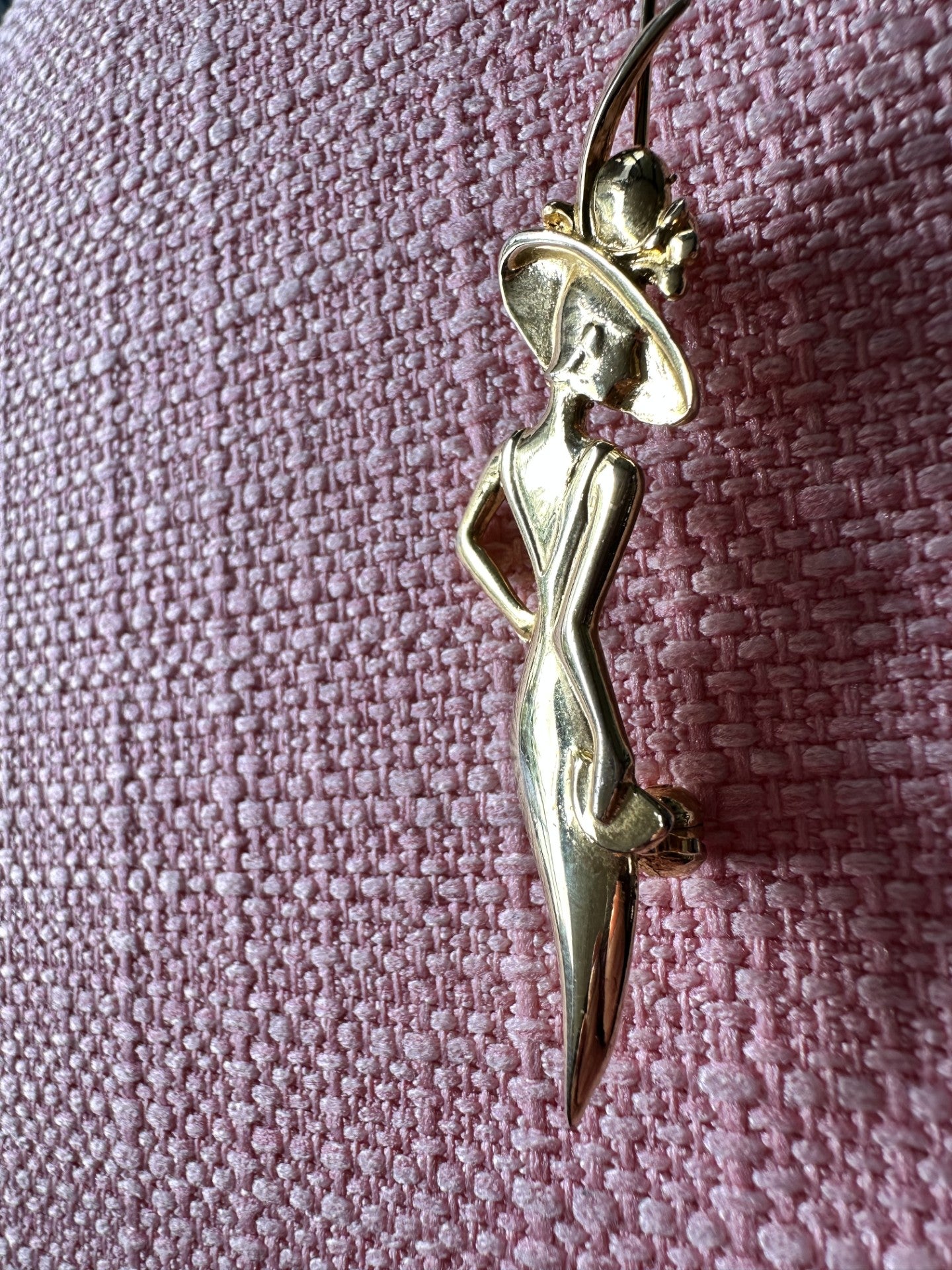 Elegant Lady in Hat Brooch – Signed JJ 1988