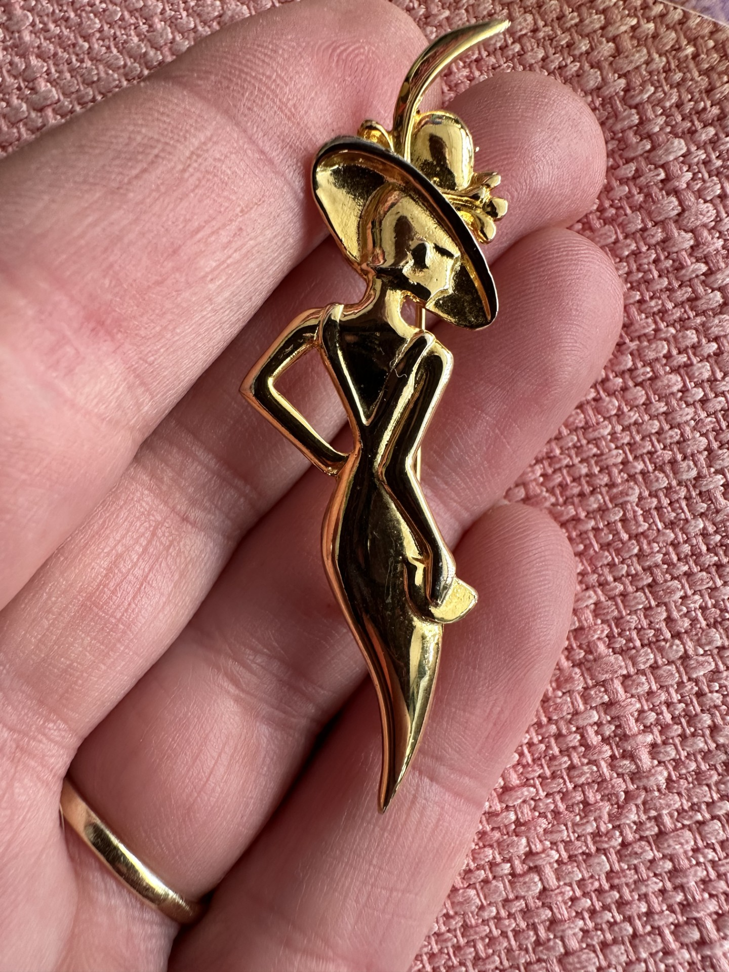 Elegant Lady in Hat Brooch – Signed JJ 1988
