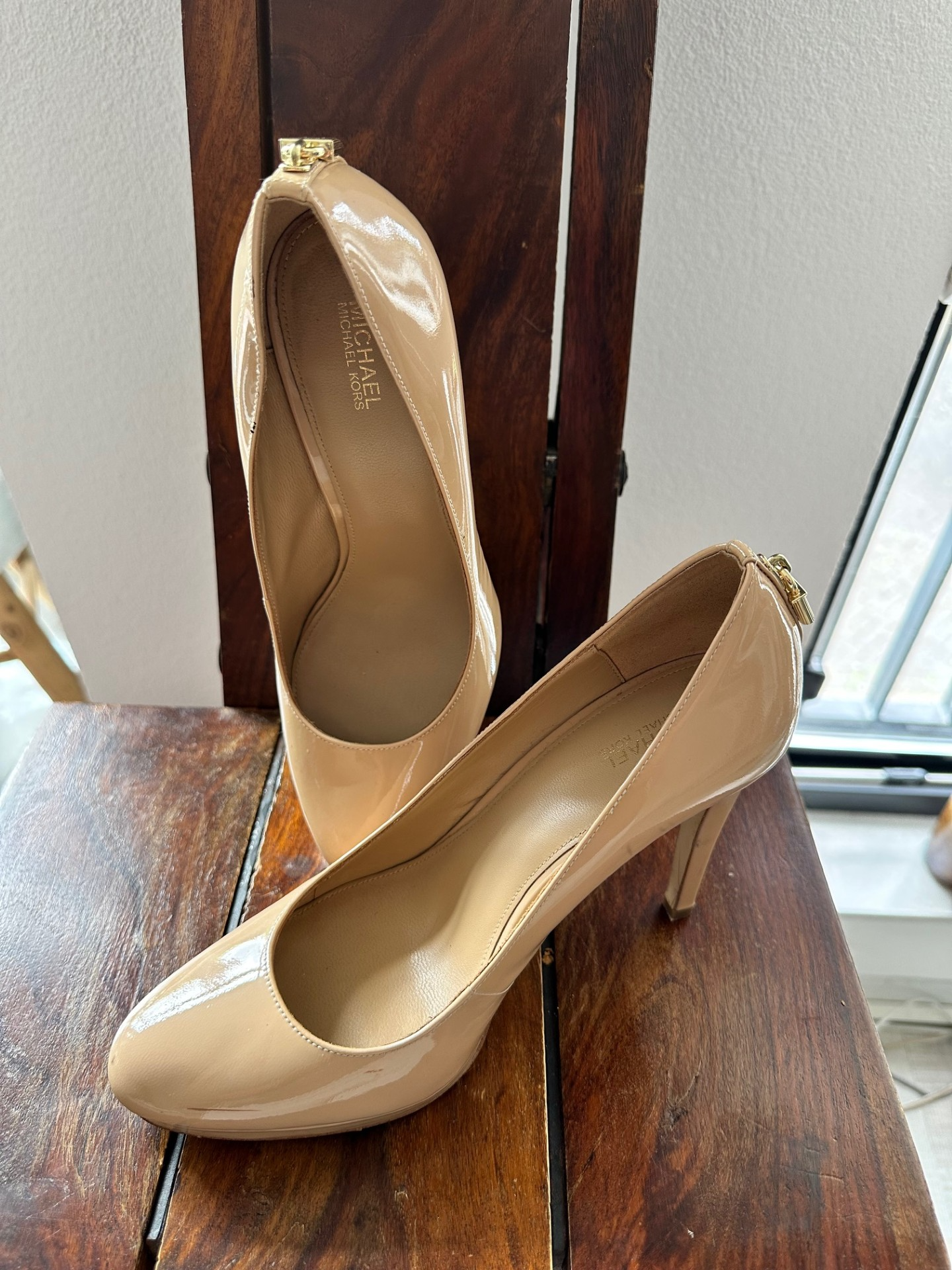 Michael Kors Nude Patent Leather Heels – Polished Elegance