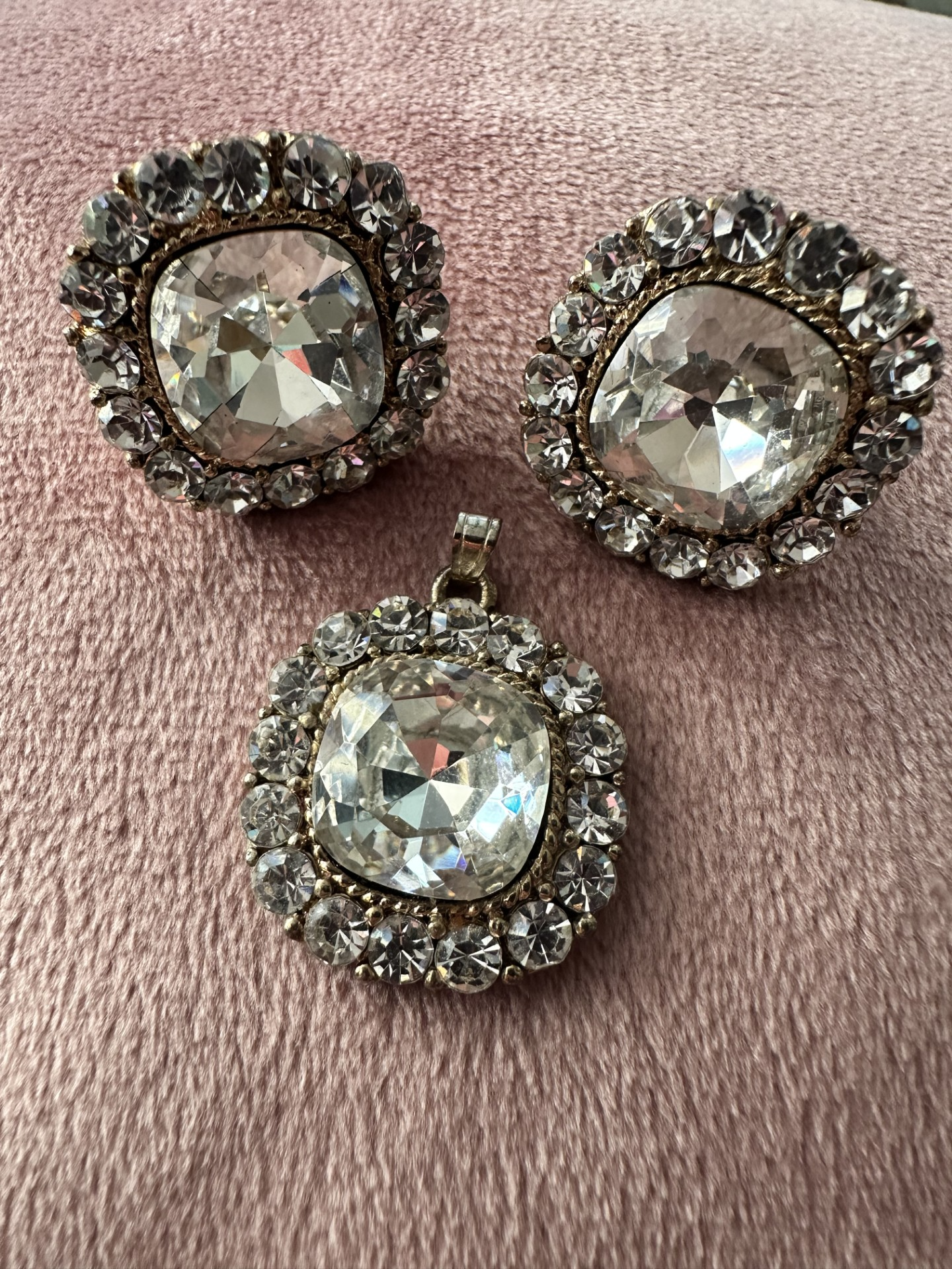 Crystal Reverie Set  Timeless Radiance from the Mid-Century Era